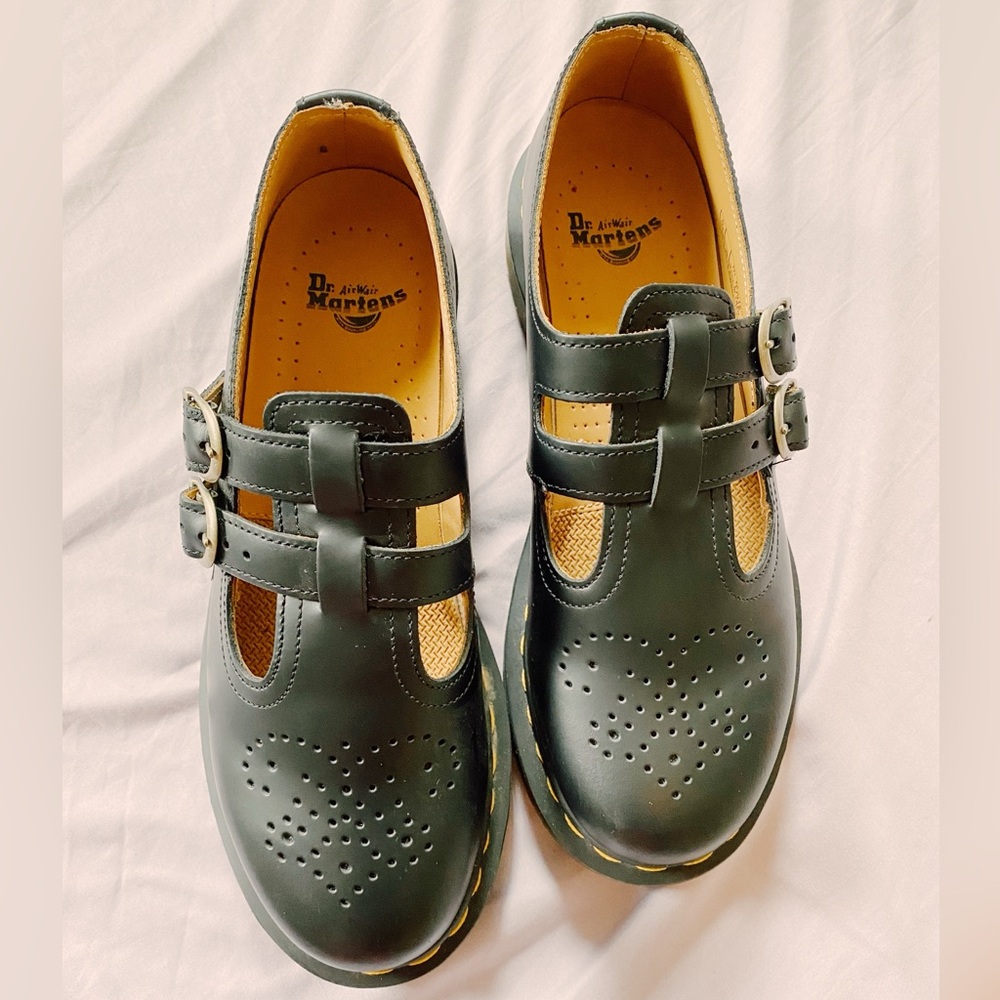 Dr. Marten’s 8065 Smooth Leather Mary Jane Shoe. Size 8